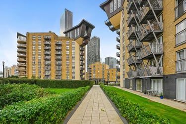 3 bed flat, Westferry Road, Canary Wharf, London, E148LS - Image 1