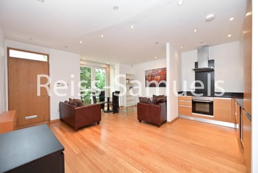 3 bed flat, Westferry Road, Isle of Dogs, London, E143RS - Image 1