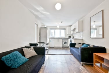 3 bed flat, Ambassador Square, Isle of Dogs, London, E149UX - Image 1