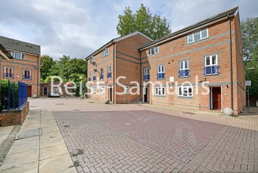 6 bed house, Ambassador Square, Isle of Dogs, London, E149UX - Image 3