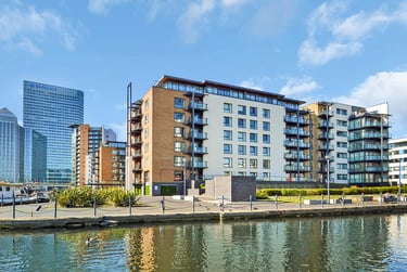 3 bed flat, Boardwalk Place, Poplar, London, E145SE - Image 1