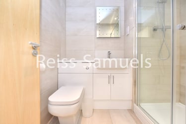 3 bed flat, Boardwalk Place, Poplar, London, E145SE - Image 10