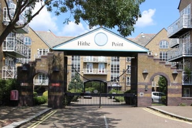 3 bed flat, Eleanor Close, Surrey Quays, London, SE166PW - Image 2
