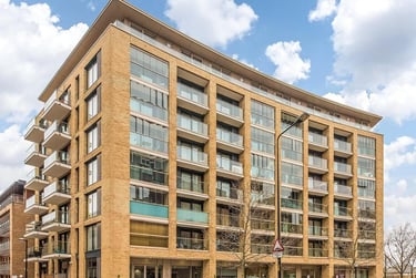 3 bed flat, Needleman Street, Surrey Quays, London, SE167AW - Image 1