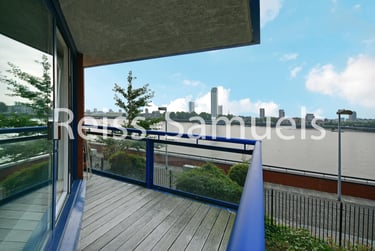 2 bed flat, Newton Place, Isle of Dogs, London, E143TT - Image 1