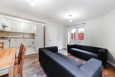 6 bed house, Ambassador Square, Isle of Dogs, London, E149UX - Image 3