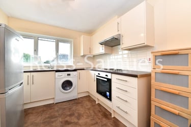 3 bed flat, Ambassador Square, Isle of Dogs, London, E149UX - Image 4