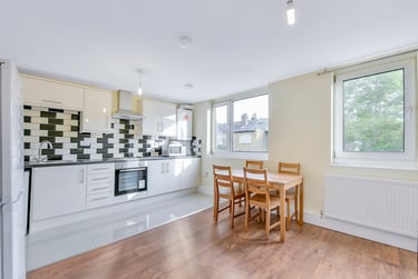 4 bed flat, Kipling Estate, London Bridge, London, SE13RG - Image 2