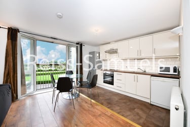 3 bed flat, Westferry Road, Canary Wharf, London, E148LU - Image 1