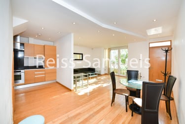 2 bed flat, Westferry Road, Isle of Dogs, London, E143RS - Image 1