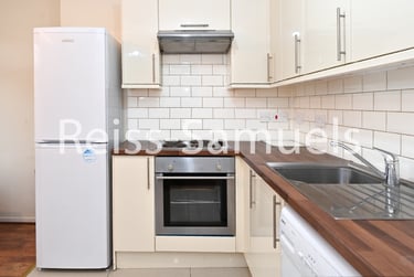 4 bed flat, Forsyth Gardens, Kennington, London, SE173NE - Image 6