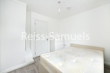 4 bed flat, High Street, Twickenham, London, TW27LA - Image 7
