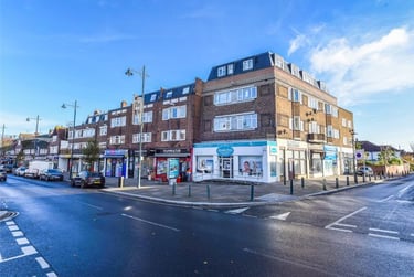 4 bed flat, High Street, Twickenham, London, TW27LA - Image 1