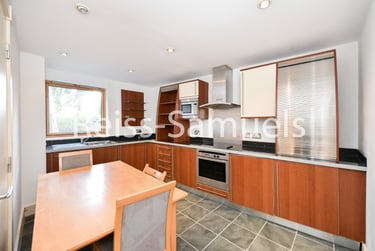 3 bed flat, Newton Place, Isle of Dogs, London, E143TT - Image 2