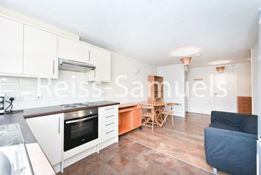 3 bed flat, Ambassador Square, Isle of Dogs, London, E149UX - Image 1