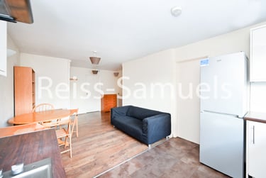 3 bed flat, Ambassador Square, Isle of Dogs, London, E149UX - Image 5