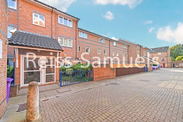 3 bed flat, Ambassador Square, Isle of Dogs, London, E149UX - Image 10