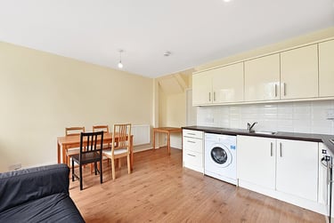 4 bed flat, Forsyth Gardens, Kennington, London, SE173NE - Image 3