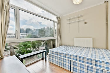 4 bed flat, Whitebeam Close, Stockwell, London, SW90EG - Image 2
