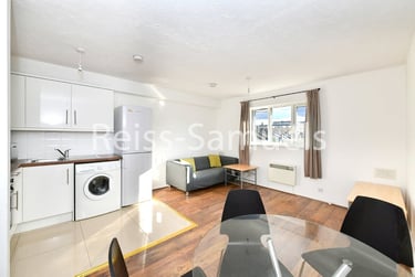 1 bed flat, Ambassador Square, Isle of Dogs, London, E149UX - Image 2