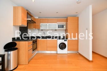 1 bed flat, Westferry Road, Isle of Dogs, London, E143RS - Image 4