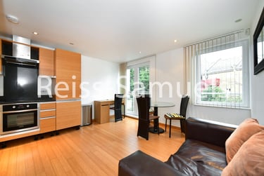 1 bed flat, Westferry Road, Isle of Dogs, London, E143RS - Image 4
