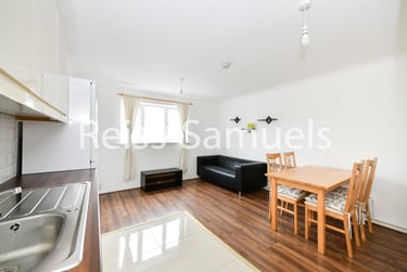 1 bed flat, Ambassador Square, Isle of Dogs, London, E149UX - Image 5