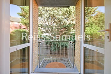 1 bed flat, Westferry Road, Isle of Dogs, London, E143RS - Image 1