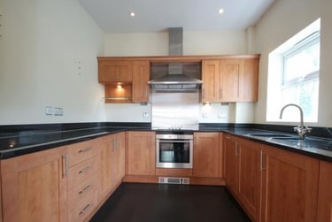1 bed flat, Westferry Road, Isle of Dogs, London, E143ED - Image 3