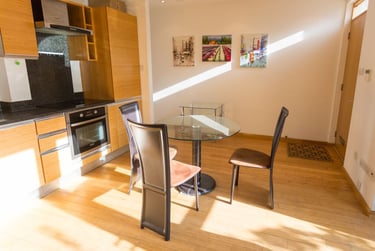 1 bed house, Westferry Road, Isle of Dogs, London, E143RS - Image 2
