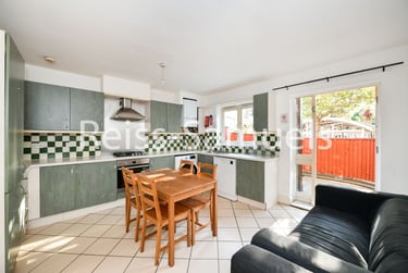 5 bed house, Ferry Street, Isle of Dogs, London, E143DT - Image 2