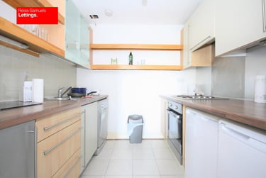 2 bed flat, Westferry Road, Canary Wharf, London, E148LS - Image 2