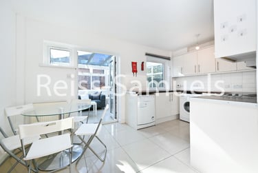 5 bed house, Ironmongers Place, Isle of Dogs, London, E149YD - Image 2