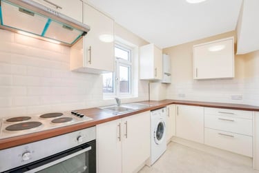 3 bed flat, Staines Road West, Feltham, London, TW167AB - Image 3