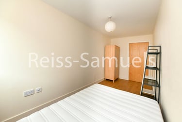2 bed flat, Millharbour, Isle of Dogs, London, E149NA - Image 13