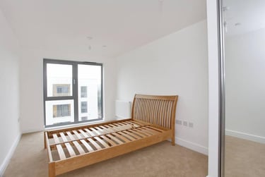 1 bed flat, Westferry Road, Isle of Dogs, London, E143ED - Image 4