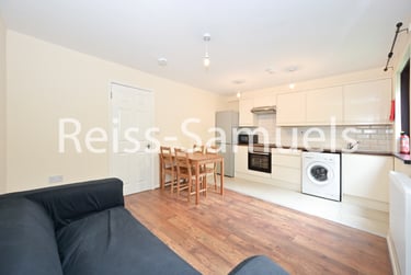4 bed house, Oxley Close, Bermondsey, London, SE15HN - Image 2