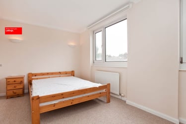 3 bed flat, Manchester Road, Isle of Dogs, London, E143BE - Image 3