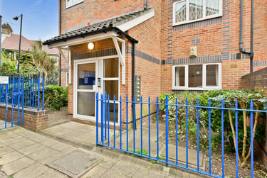 1 bed flat, Ambassador Square, Isle of Dogs, London, E149UX - Image 5