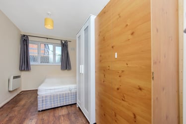 3 bed flat, Ambassador Square, Isle of Dogs, London, E149UX - Image 4