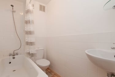 3 bed flat, Manchester Road, Isle of Dogs, London, E143BE - Image 4