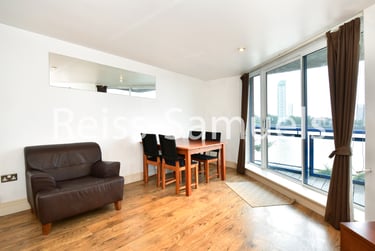 2 bed flat, Newton Place, Isle of Dogs, London, E143TT - Image 6