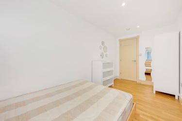 3 bed flat, Newton Place, Isle of Dogs, London, E143TT - Image 4