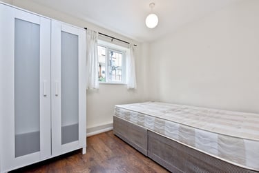 3 bed flat, Ambassador Square, Isle of Dogs, London, E149UX - Image 5