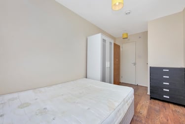 3 bed flat, Ambassador Square, Isle of Dogs, London, E149UX - Image 5