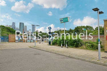 1 bed flat, Ambassador Square, Isle of Dogs, London, E149UX - Image 7