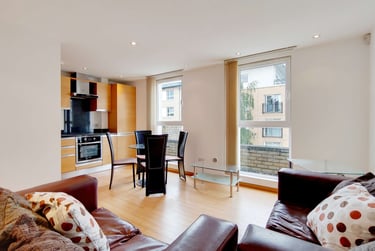 1 bed flat, Westferry Road, Isle of Dogs, London, E143RS - Image 6
