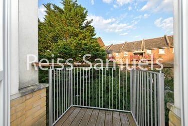 1 bed flat, Westferry Road, Isle of Dogs, London, E143RS - Image 9
