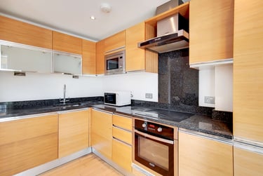 1 bed flat, Westferry Road, Isle of Dogs, London, E143RS - Image 7