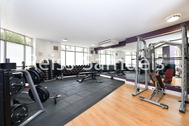 2 bed flat, Westferry Road, Canary Wharf, London, E148LS - Image 10